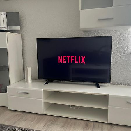 Moderne Helle 2,5 Zimmer Wohnung Mit Grossem Bad Und Kueche In ทรอสซิงเงิน ภายนอก รูปภาพ