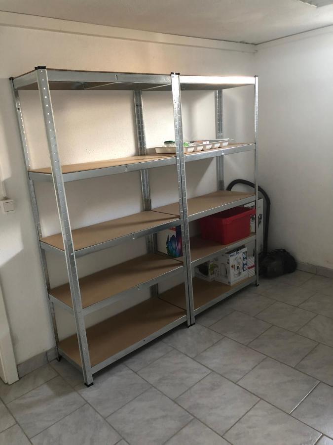 Moderne Helle 2,5 Zimmer Wohnung Mit Grossem Bad Und Kueche In ทรอสซิงเงิน ภายนอก รูปภาพ