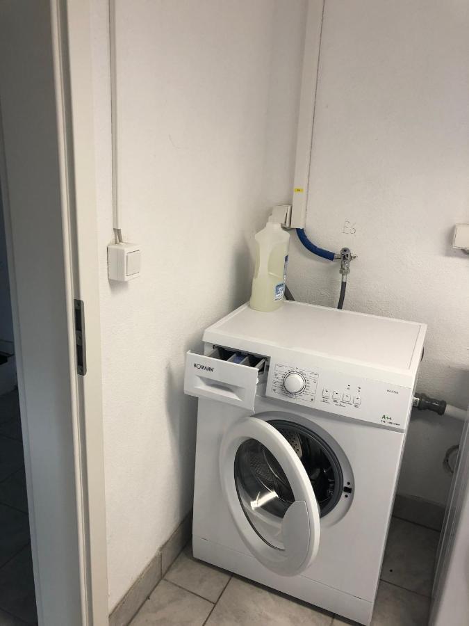 Moderne Helle 2,5 Zimmer Wohnung Mit Grossem Bad Und Kueche In ทรอสซิงเงิน ภายนอก รูปภาพ