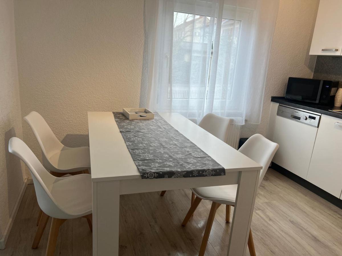 Moderne Helle 2,5 Zimmer Wohnung Mit Grossem Bad Und Kueche In ทรอสซิงเงิน ภายนอก รูปภาพ