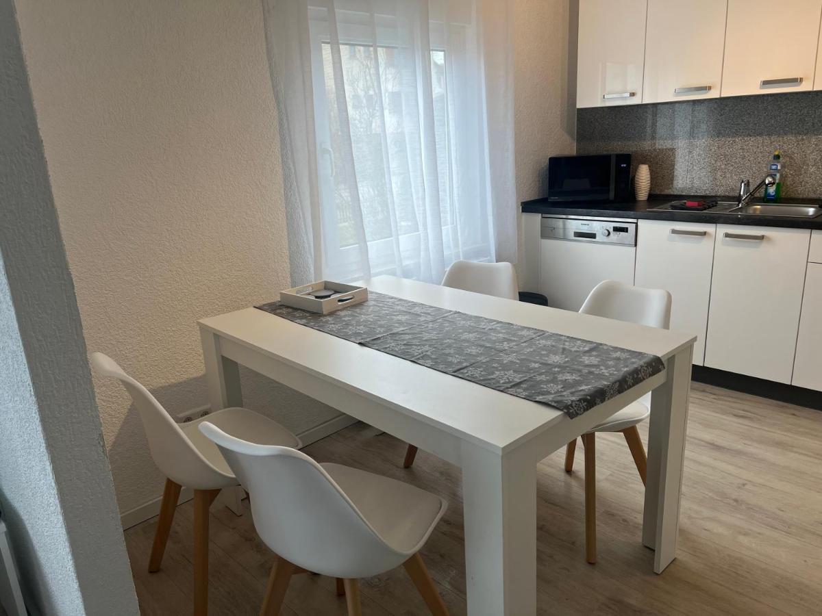 Moderne Helle 2,5 Zimmer Wohnung Mit Grossem Bad Und Kueche In ทรอสซิงเงิน ภายนอก รูปภาพ