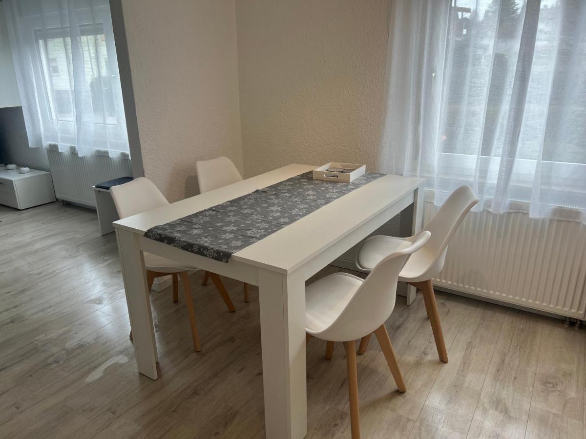 Moderne Helle 2,5 Zimmer Wohnung Mit Grossem Bad Und Kueche In ทรอสซิงเงิน ภายนอก รูปภาพ