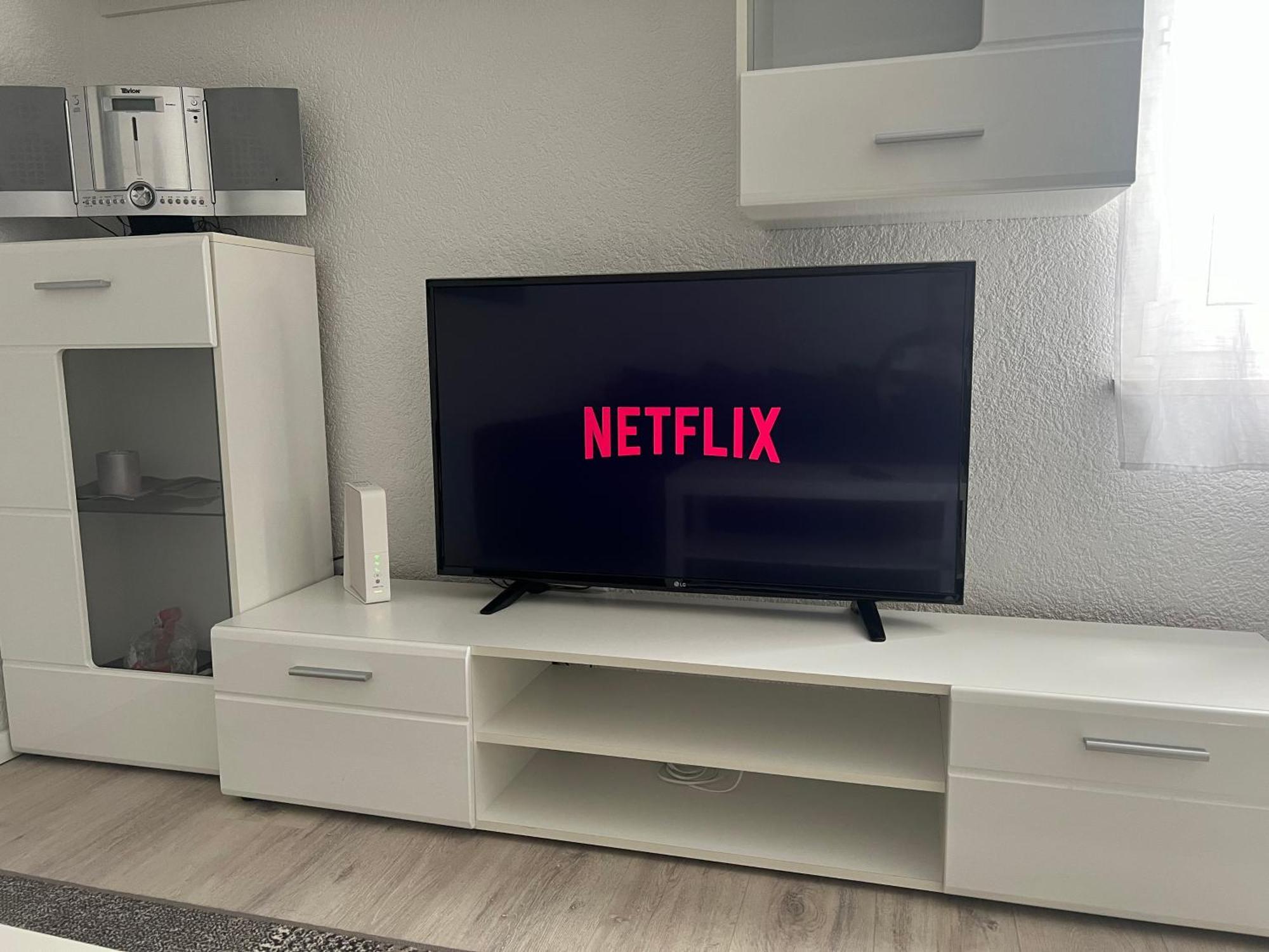 Moderne Helle 2,5 Zimmer Wohnung Mit Grossem Bad Und Kueche In ทรอสซิงเงิน ภายนอก รูปภาพ