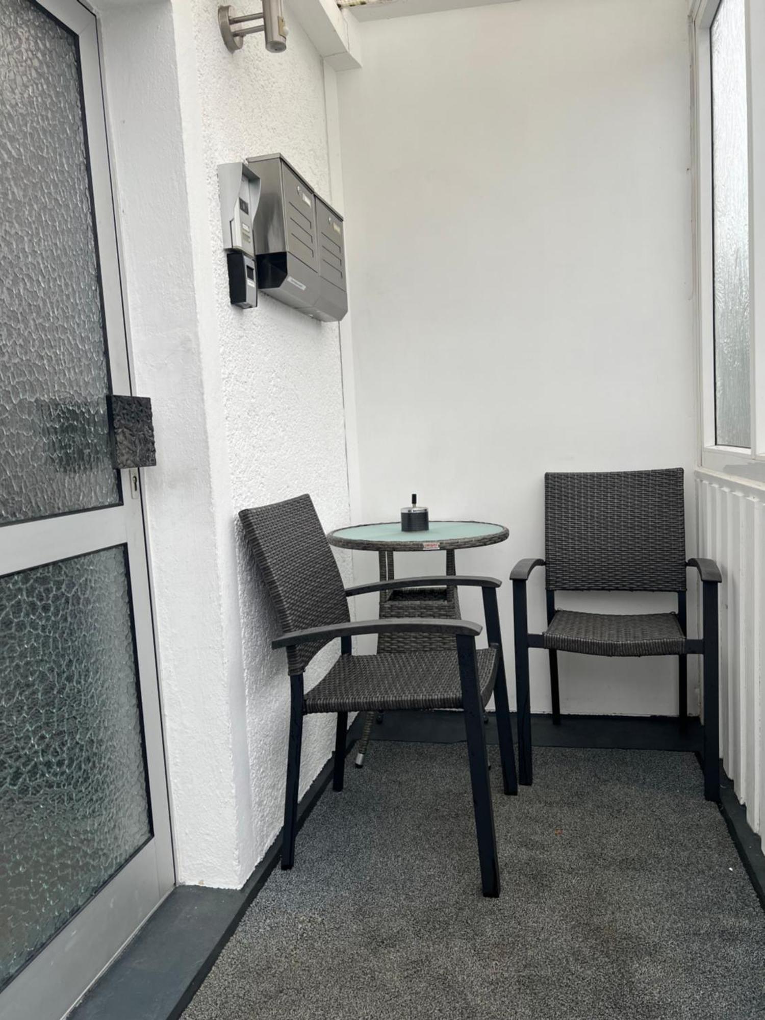 Moderne Helle 2,5 Zimmer Wohnung Mit Grossem Bad Und Kueche In ทรอสซิงเงิน ภายนอก รูปภาพ