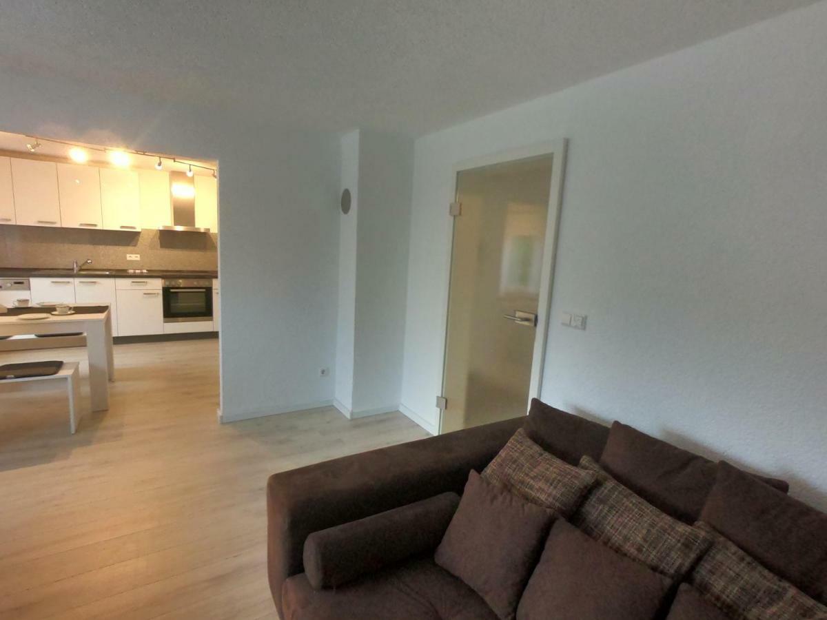 Moderne Helle 2,5 Zimmer Wohnung Mit Grossem Bad Und Kueche In ทรอสซิงเงิน ภายนอก รูปภาพ