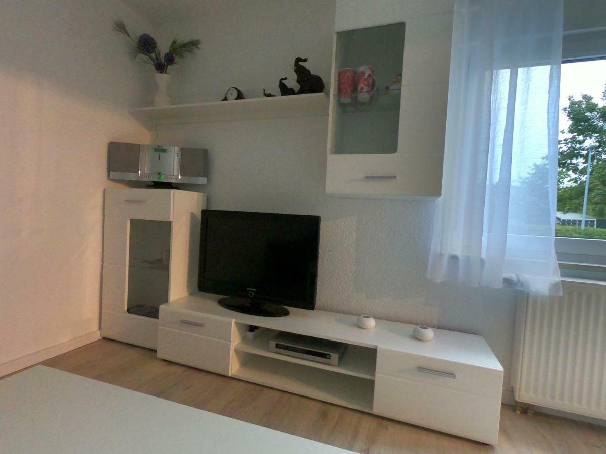 Moderne Helle 2,5 Zimmer Wohnung Mit Grossem Bad Und Kueche In ทรอสซิงเงิน ภายนอก รูปภาพ