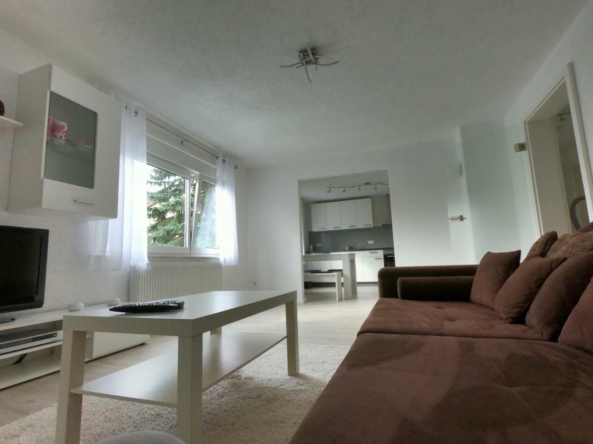 Moderne Helle 2,5 Zimmer Wohnung Mit Grossem Bad Und Kueche In ทรอสซิงเงิน ภายนอก รูปภาพ