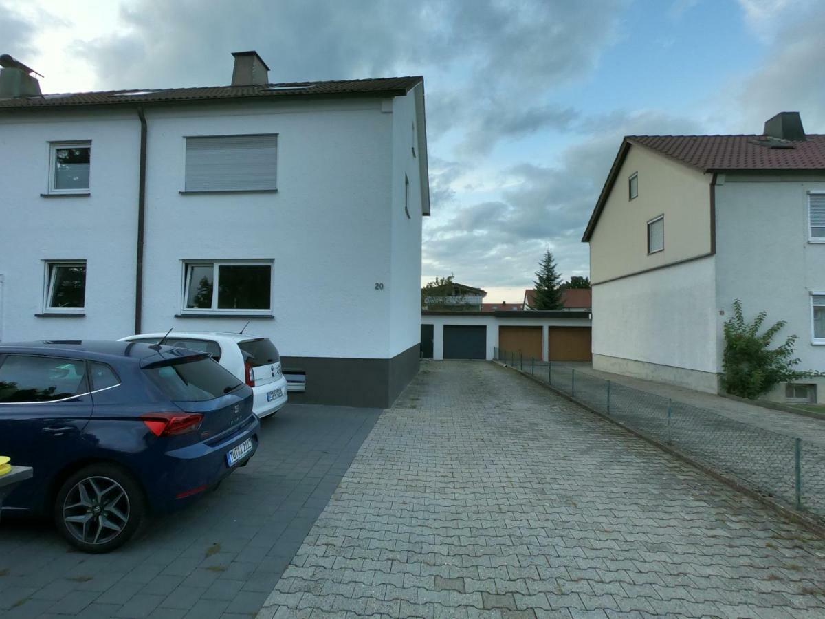 Moderne Helle 2,5 Zimmer Wohnung Mit Grossem Bad Und Kueche In ทรอสซิงเงิน ภายนอก รูปภาพ