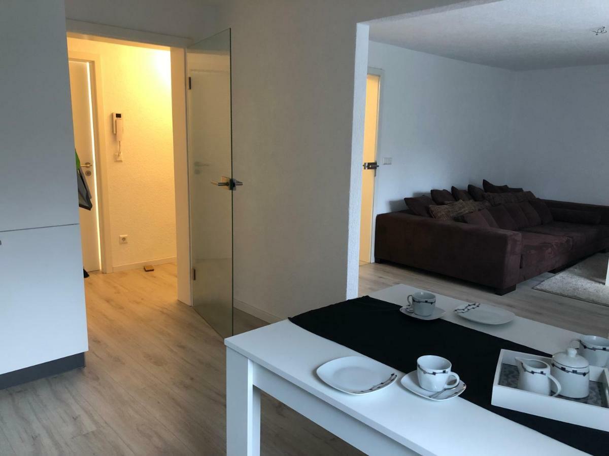 Moderne Helle 2,5 Zimmer Wohnung Mit Grossem Bad Und Kueche In ทรอสซิงเงิน ภายนอก รูปภาพ