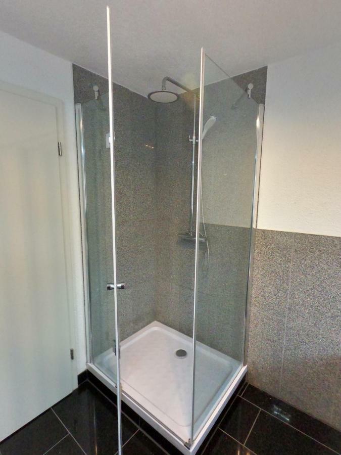 Moderne Helle 2,5 Zimmer Wohnung Mit Grossem Bad Und Kueche In ทรอสซิงเงิน ภายนอก รูปภาพ