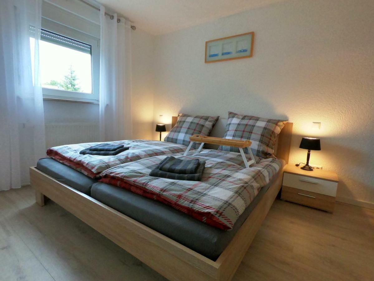 Moderne Helle 2,5 Zimmer Wohnung Mit Grossem Bad Und Kueche In ทรอสซิงเงิน ภายนอก รูปภาพ