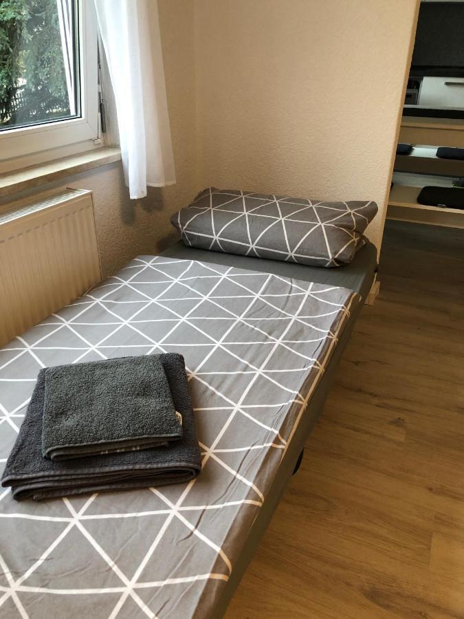 Moderne Helle 2,5 Zimmer Wohnung Mit Grossem Bad Und Kueche In ทรอสซิงเงิน ภายนอก รูปภาพ